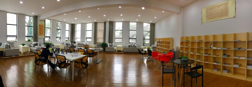 教师阅览室全景